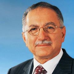 Ekmeleddin İhsanoğlu Fatiha suresini kağıttan bile okuyamadı !