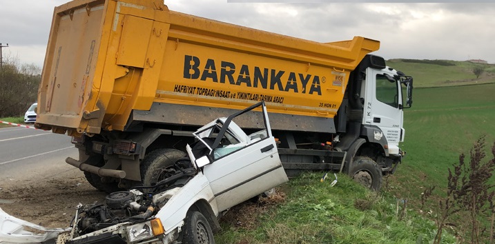 Otomobille kamyon çarpıştı: 1 ölü