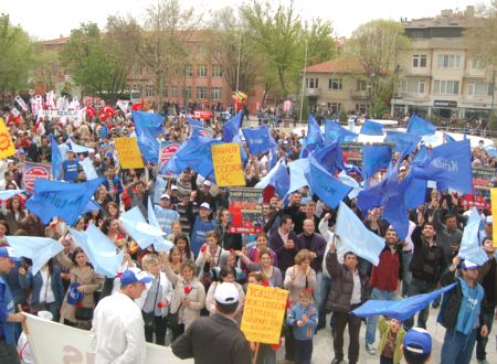 Lüleburgaz'da 1 Mayıs Emek ve Dayanışma Günü Coşkuyla Kutlandı 