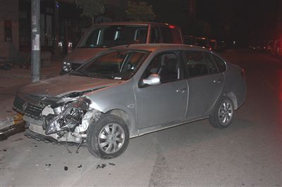 2 Araca Çarpan Sürüc Alkolmetreyi Üflememek İçin Direndi