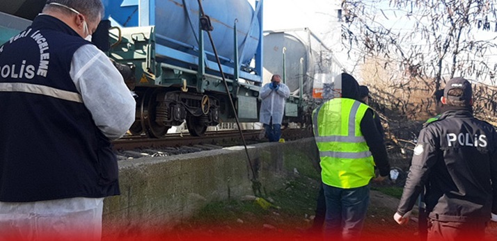 Yaşlı adama tren çarptı