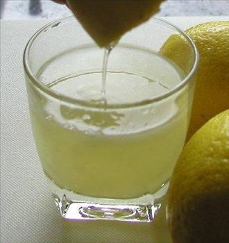 Limonata ve greyfurt taştan koruyor