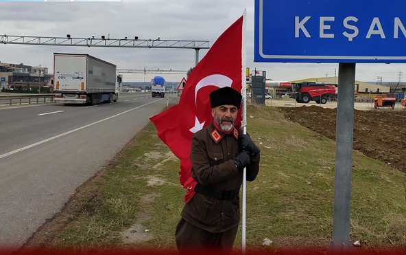 ŞEHİTLER İÇİN İSTANBUL'DAN ÇANAKKALE'YE YÜRÜYEN KİŞİ KEŞAN'A ULAŞTI