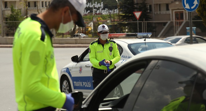 Kurallara uymayanlar polise takıldı