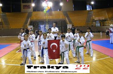 EDİRNE’ Lİ MİNİK TAEKWONDOCULAR YUNANİSTAN’DA GÖNÜLLERİ FETHETTİ