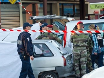 Fransa'da Okula Saldırı