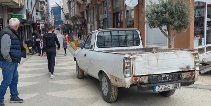 Edirne'de 'ikiz plaka' kullanan sürücüye 20 bin 302 lira ceza uygulandı