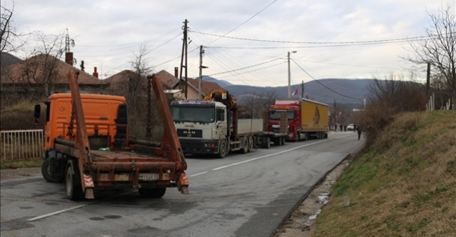 Kosova’nın kuzeyindeki en büyük barikat da kaldırıldı