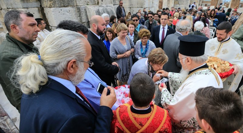 Fener Patriği Bartholomeos İzmir'de ayin yönetti