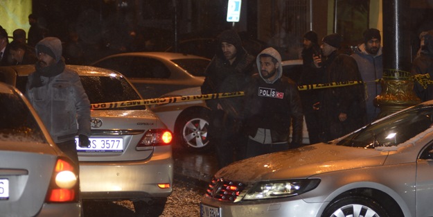 Sultanahmet'te polis kulübesine bombalı saldırı: 1 şehit!