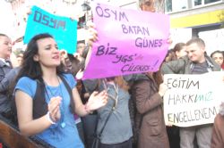 Lise Öğrencileri ÖSYM'yi Protesto Etti 