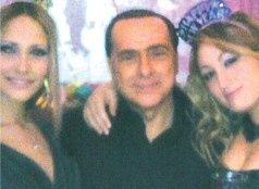 Berlusconi’den ‘Seks yoktu’ fotoğrafı