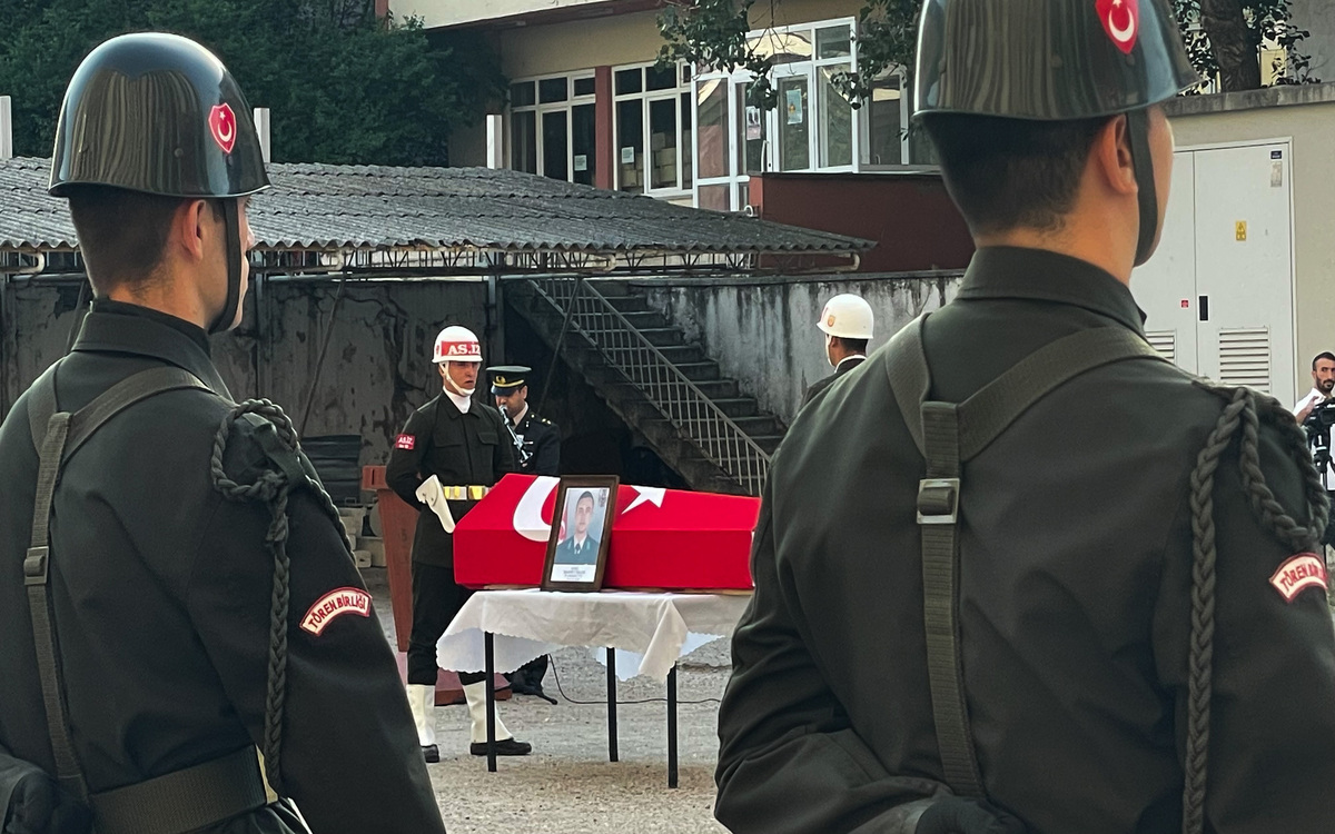 Edirne'de Şehit Olan Astsubay Cenazesi Memleketine Uğurlandı