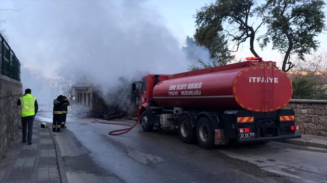 Edirne'de metruk binada yangın