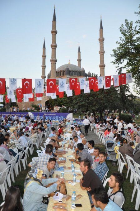 Bağcılar Belediyesi Selimiye'nin Gölgesinde İftar Verdi