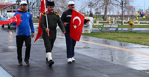 Şehitler için İstanbul'dan Çanakkale'ye yürüyorlar