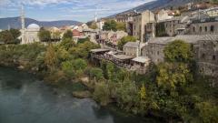 Mostar’ın tarihi çarşısındaki dükkanlar, salgın nedeniyle kapılarına kilit vuruyor