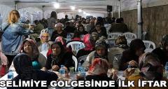 Selimiye gölgesinde İlk iftar