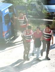 Polis Yeleği Giyip İnsan Tacirlerinden Para Alan Çeteye Darbe