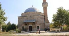 Sınırdaki cami cuma, bayram ve teravih namazlarında ibadete açılıyor