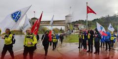 BOSNA HERSEK'TEN YOLA ÇIKAN GÖNÜLLÜLER ŞEHİTLERE SAYGI İÇİN YÜRÜYOR