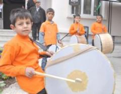 Suyun Ötesi Ritim Grubu'nun Gösterisi İzleyenleri Hayran Bırakıyor