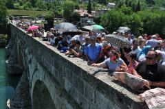 Bosna Savaşında diri diri yakılan kurbanlar anıldı